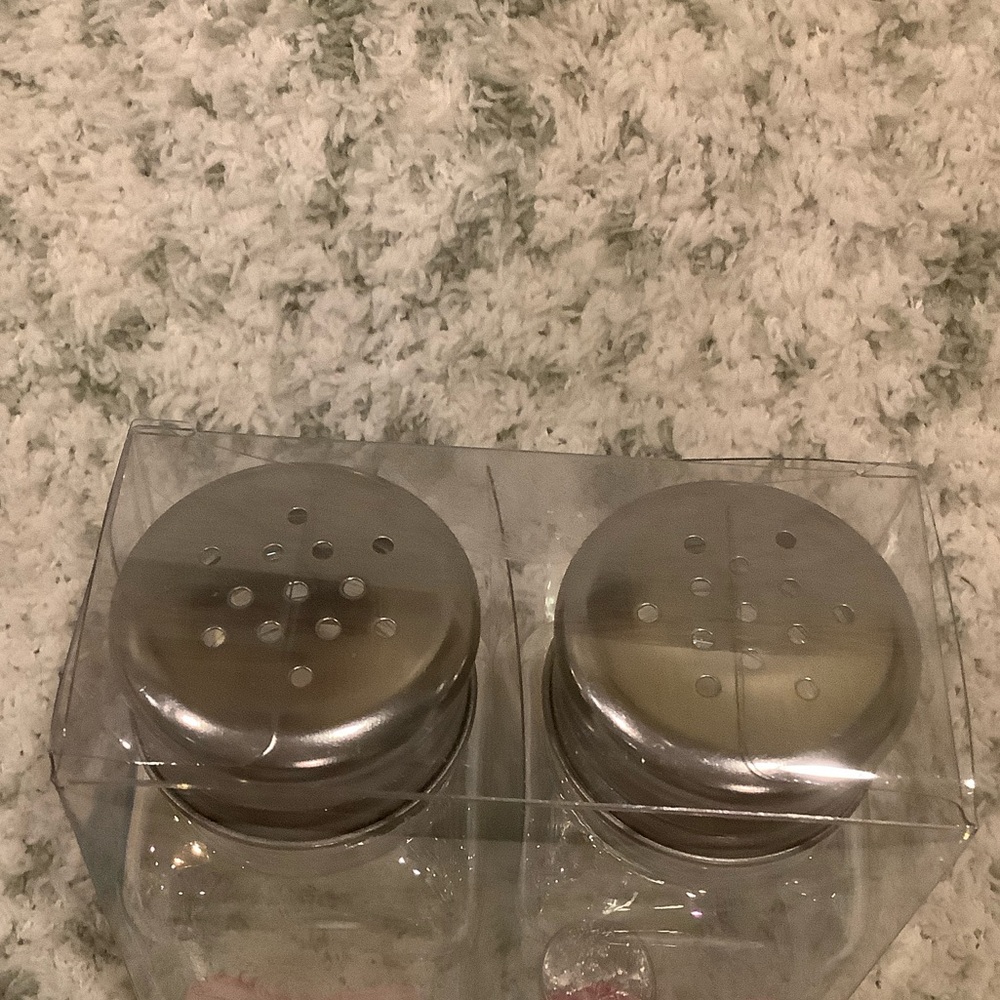 Willow & Reed Pink Ribbon Valentines Day Glass Salt Pepper Shaker Set NWT boxed - Picture 3 of 14
